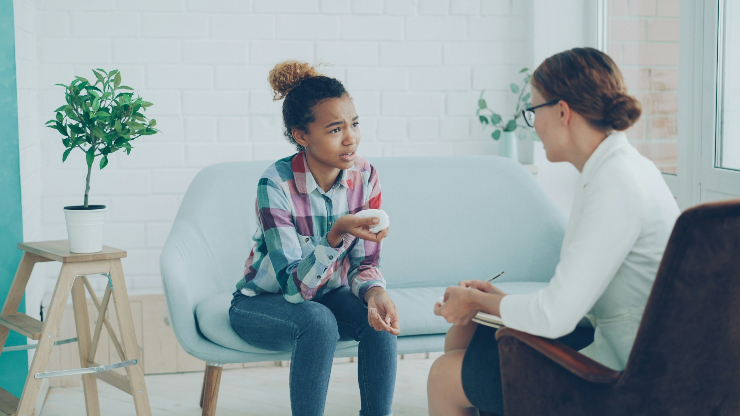 paediatric-before-you-book Teenager talking with a clinician before a paediatric scan in Milton Keynes